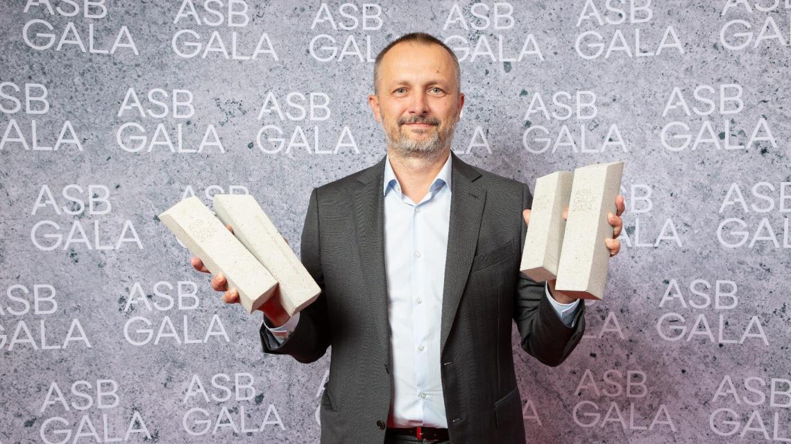 Pavel Pelikan si hrdo prevzal ocenenia